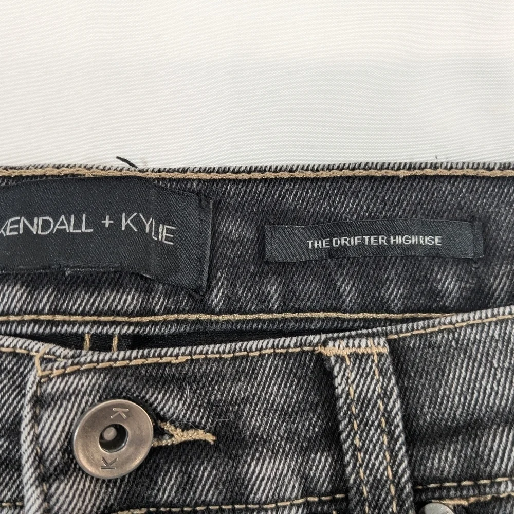 Kendall & Kylie these black